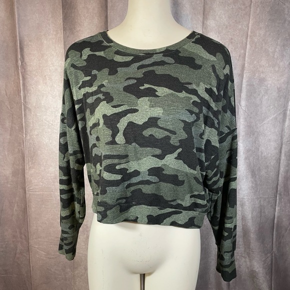 EXPRESS Camo Print Scoop Neck Cropped Long Sleeve Sweater- SEE MEASUREMENTS - Picture 1 of 8